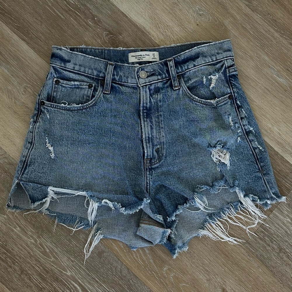 Abercrombie The Cutoff Short Curve Love